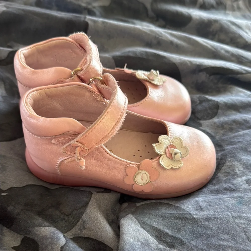 Primigi Light Pink Kids Dress Shoes with Floral Design 6.5